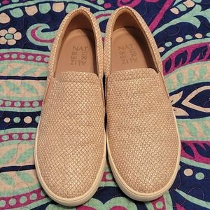 Womens naturalizer slip on shoe